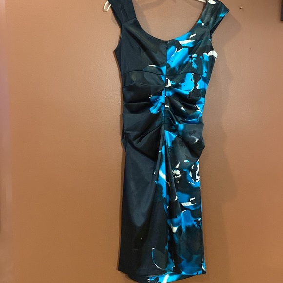 Jessica ladies dress in size 6 petite. Black with floral detailing. - Picture 2 of 7